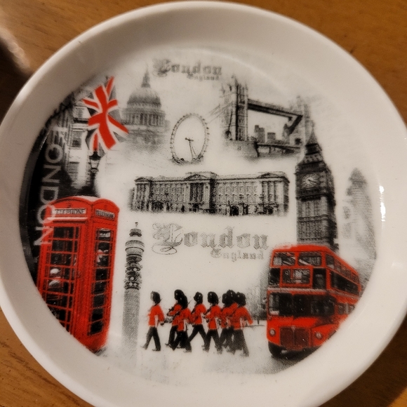 Leonardo collection coffee mug and coaster. - Picture 14 of 16